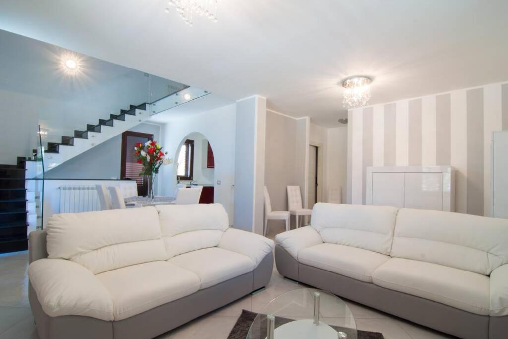 Villa Hh Selection Emiro Lascari Exterior foto